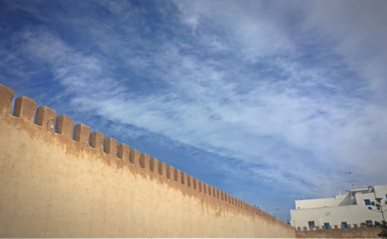 Remparts et ciel #Off2Africa 4 Essaouira Maroc © Gilles Denizot