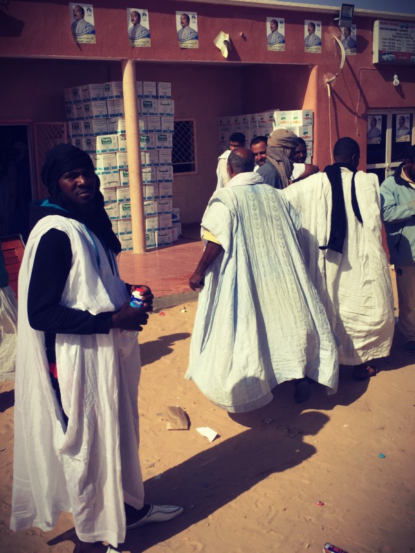 Voyageurs sur une halte de route #Off2Africa 17 Nouadhibou Nouakchott Mauritanie © Gilles Denizot 2016