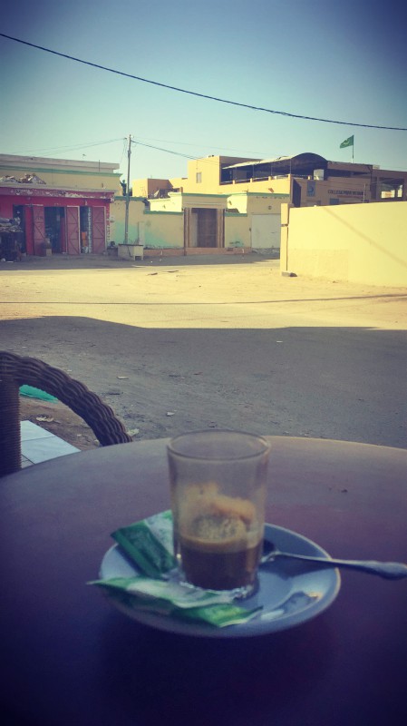 Petit café à l'arrivée à Nouakchott #Off2Africa 17 Nouadhibou Nouakchott Mauritanie © Gilles Denizot 2016