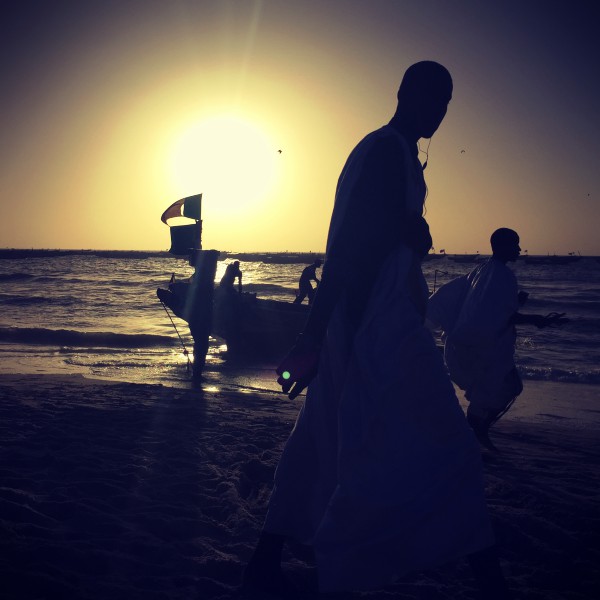 Pêcheurs et barque au crépuscule #Off2Africa 17 Nouadhibou Nouakchott © Gilles Denizot 2016