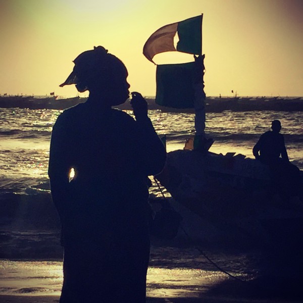 Mère Courage, pêcheurs et barque au crépuscule #Off2Africa 17 Nouadhibou Nouakchott © Gilles Denizot 2016