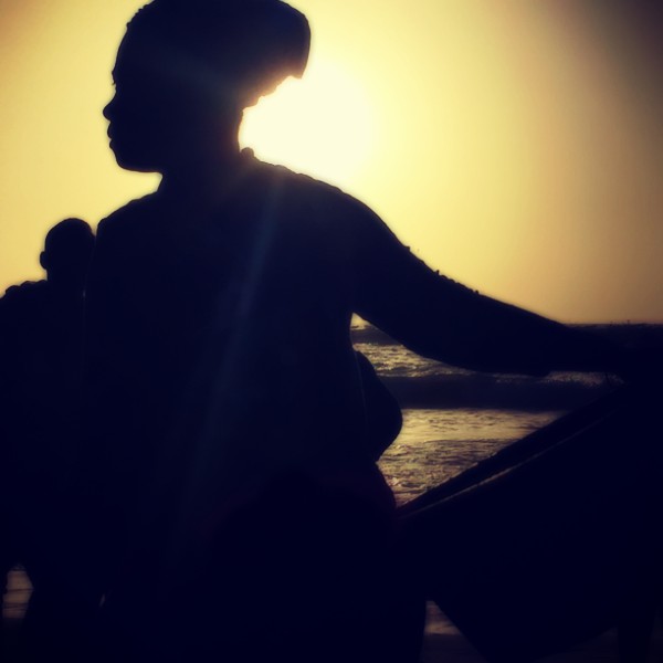 Mère Courage, pêcheurs et barque au crépuscule #Off2Africa 17 Nouadhibou Nouakchott © Gilles Denizot 2016