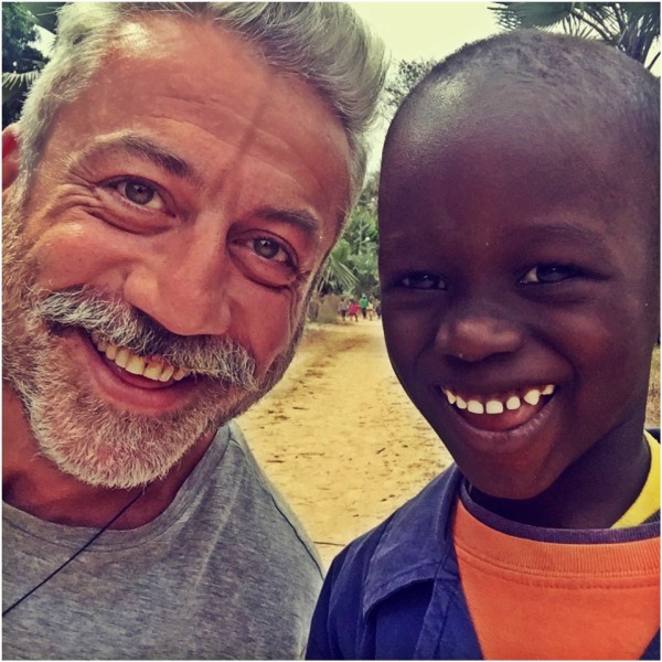 Selfie au gamin rieur #Off2Africa 47 Bignona Casamance Sénégal © Gilles Denizot 2017