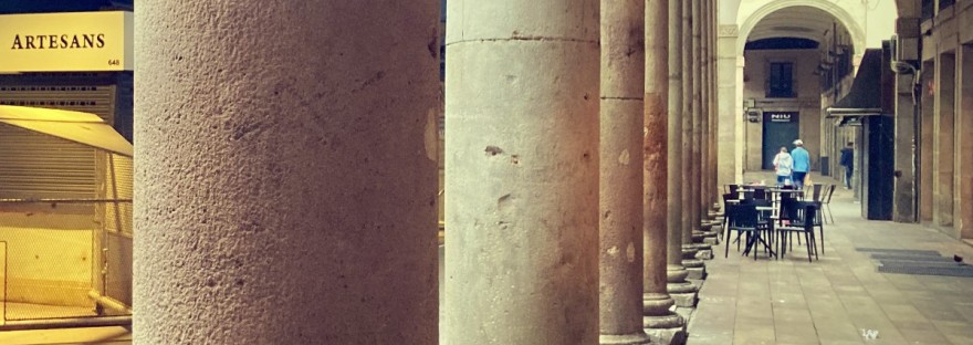 Colonnade dans le Mercat de la Boqueria à Barcelone ©GD24 #HolaBCN Déambulation gothique