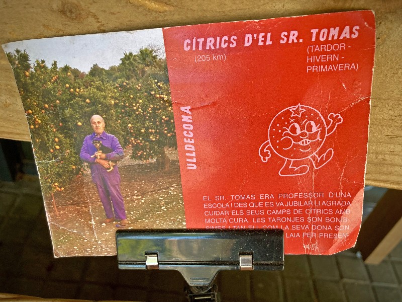Toute l'histoire de Senyor Tomàs sur une carte postale ©GD24 #HolaBCN Le bonheur, guapo